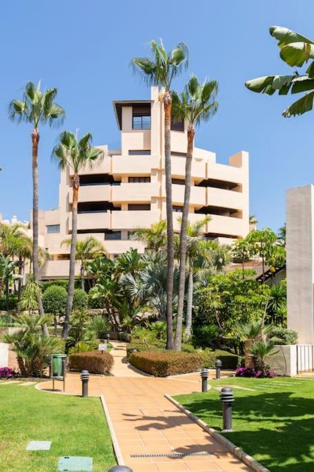 Lujo En Primera Linea De Playa En Bahia De La Plata, Apartment Estepona